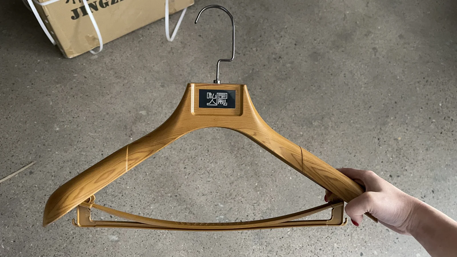 Plastic Suit Hangers with Wood Grain Finish: Durable & Elegant Display Solutions